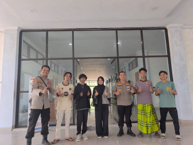 foto: Kapolsek Balapulang Iptu Syaeful Hidayat saat memberikan edukasi kamtibmas dan literasi digital kepada mahasiswa melalui kegiatan Police Goes To Campus TargetNews.ID/Istimewah