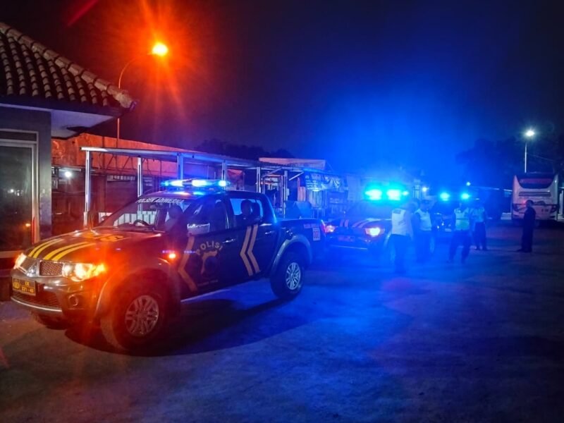foto: Personel gabungan Polsek Adiwerna, Polsek Talang, Polsek Dukuhturi dan Provos Polres Tegal saat melaksanakan patroli Rayon VI untuk menjaga kamtibmas dan mengantisipasi balap liar TargetNews.ID/Istimewah