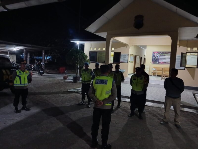 Personel Polsek Adiwerna, Polsek Talang, Polsek Dukuhturi dan Provos Polres Tegal saat melaksanakan patroli Rayon VI untuk mengantisipasi gangguan kamtibmas dan balap liar TargetNews.ID/Istimewah