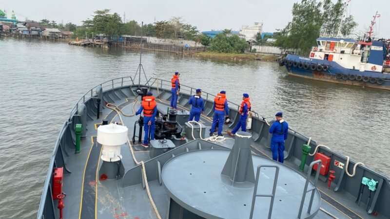 Gelombang Tinggi Tak Hentikan Pencarian Korban KM Virgo Transport 8