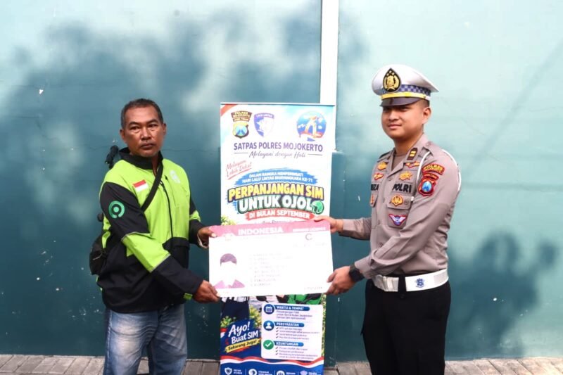 Polres Mojokerto Beri SIM C Gratis Sembako Driver Ojol