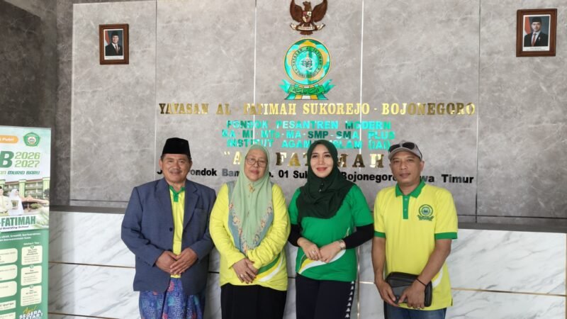 Diserbu Santri Minta Foto, Ning Lia Apresiasi Al-Fatimah