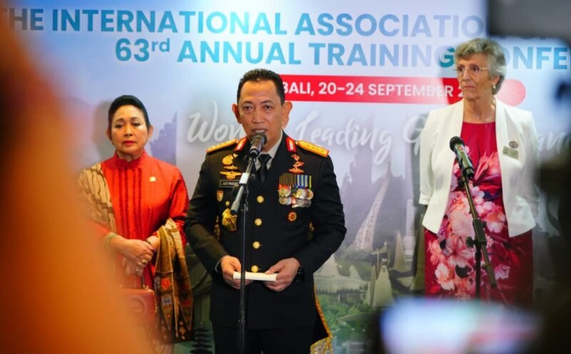 Kapolri Jenderal Listyo Sigit Prabowo menyampaikan sambutan dalam kegiatan International Association of Women Police (IAWP), menegaskan kehormatan Indonesia yang kembali dipercaya menjadi tuan rumah konferensi internasional kepolisian wanita.