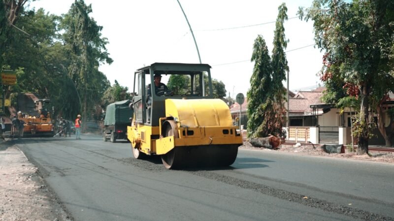 Pemkab Tegal Kucurkan Rp930 Juta Perbaiki Ruas Ujungrusi–Trayeman, Pedagang dan Pengguna Jalan Sambut Positif