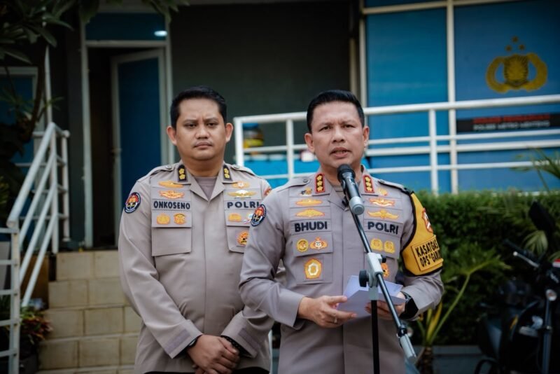 Foto: Polda Metro Jaya menyiapkan personel gabungan untuk mengawal kegiatan penyampaian pendapat di wilayah Jakarta pada Kamis (24/9/2026), dengan mengedepankan pendekatan persuasif, humanis, serta menjaga kelancaran aktivitas masyarakat.