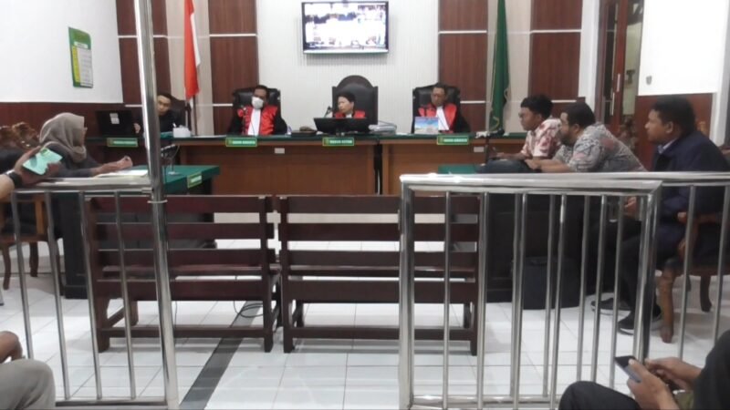 foto: Persidangan perkara gugatan terkait gelar akademik Sukur Priyanto di Pengadilan Negeri Surabaya, Selasa (22/9/2026).