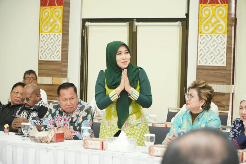Anggota DPD RI asal Jawa Timur Lia Istifhama saat mengikuti pertemuan PURT DPD RI bersama DPRD Sulawesi Selatan di Makassar, Rabu (23/9/2026).