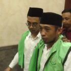 foto: Dua anggota Opsnal Polsek Sukomanunggal, Bagus Mukaryadi dan Andi Setyawan, memberikan keterangan sebagai saksi dalam sidang dugaan pengeroyokan terhadap Louis Prasetya di Pengadilan Negeri Surabaya, Rabu (23/9/2026).