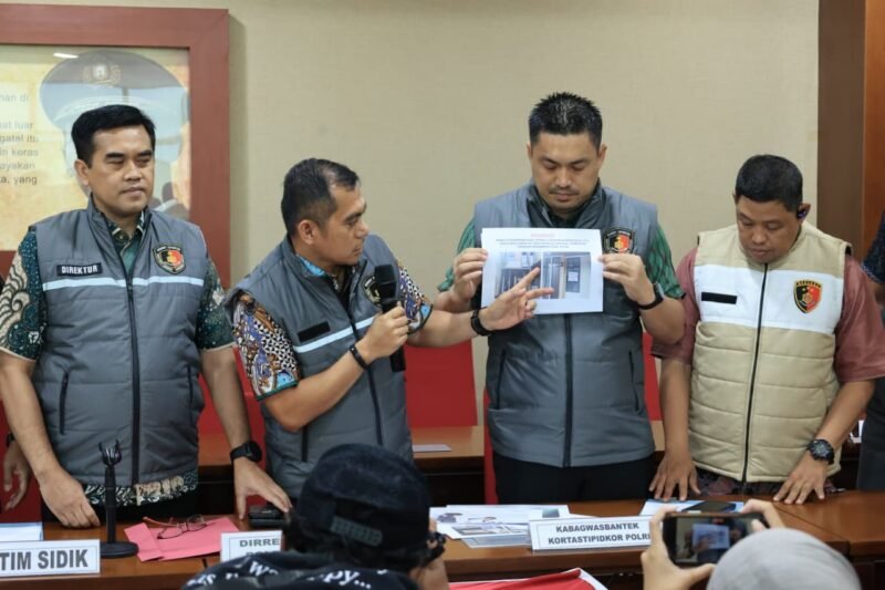 Bupati Gowa berinisial HT ditetapkan Polri sebagai tersangka dalam dugaan perkara korupsi terkait pengurusan perizinan dan sejumlah kegiatan di Kabupaten Gowa.
