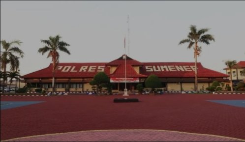 Pelapor kasus dugaan pelabuhan TUKS ilegal di Sumenep, Sarkawi, mempertanyakan kepastian hukum atas perkara yang dilaporkannya sejak April 2021 dan menyatakan akan menempuh langkah pengawasan melalui Mabes Polri serta Propam.
