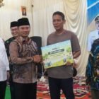 foto: Bupati Tegal Ischak Maulana Rochman berdialog dengan warga saat kegiatan Bupati Tilik Desa di Desa Pegirikan, Kecamatan Talang, Jumat (25/9/2026).