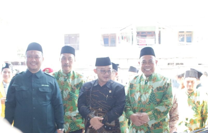 Irvandy Andriansyah bersama jajaran dan pihak terkait saat peresmian Gedung Baru SMP Muhammadiyah 15 Surabaya dan Sport Center PCM Kenjeran yang telah rampung.