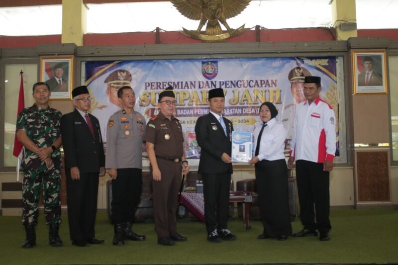 Kabag SDM Polres Tegal KOMPOL Agustinus K menghadiri peresmian dan pengucapan sumpah/janji 564 anggota BPD masa keanggotaan 2026–2034 di Pendopo Amangkurat Pemda Kabupaten Tegal.