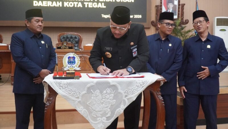Rapat Paripurna DPRD Kota Tegal membahas persetujuan Perubahan APBD Tahun Anggaran 2026, Selasa (29/09/2026).