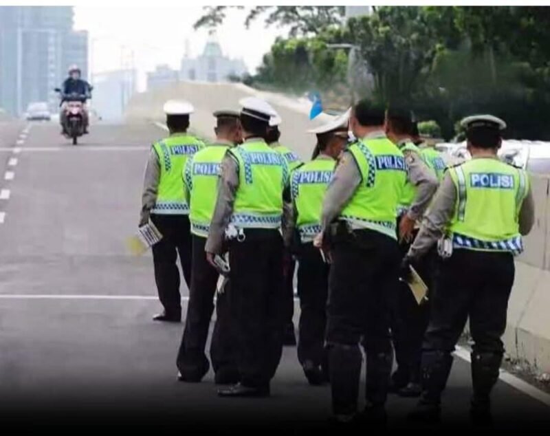 Kapolrestabes Surabaya Kombes Pol Luthfie Sulistiawan menegaskan penerapan tilang manual terhadap pelanggaran lalu lintas kasat mata yang dinilai membahayakan keselamatan pengguna jalan.