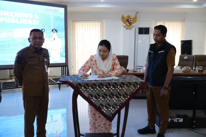 Bupati Brebes Hj. Paramitha Widya Kusuma memimpin Rapat Bulanan Program Brebes Beres Tahun 2026 di Aula Rapat Lantai 6 Kantor Pemerintah Kabupaten Brebes, Selasa (29/9/2026).