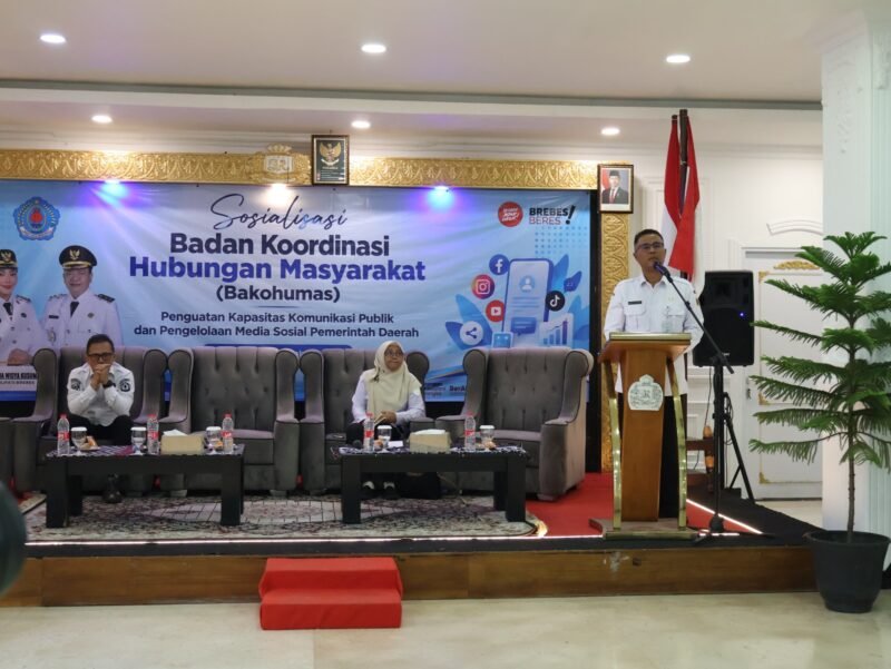 Kegiatan Sosialisasi Bakohumas bertema penguatan kapasitas komunikasi publik dan pengelolaan media sosial pemerintah daerah di Kabupaten Brebes.