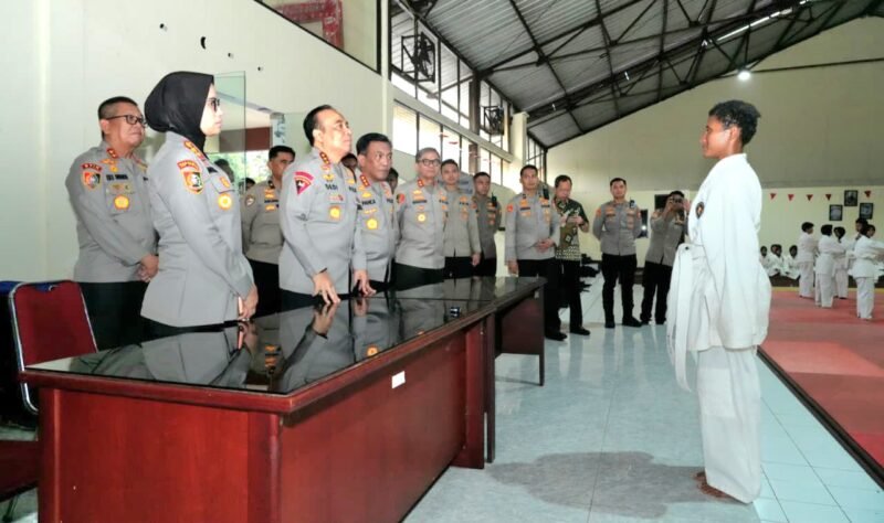 Wakapolri Komjen Pol. Dedi Prasetyo saat mengunjungi Sepolwan Lemdiklat Polri, Jakarta Selatan