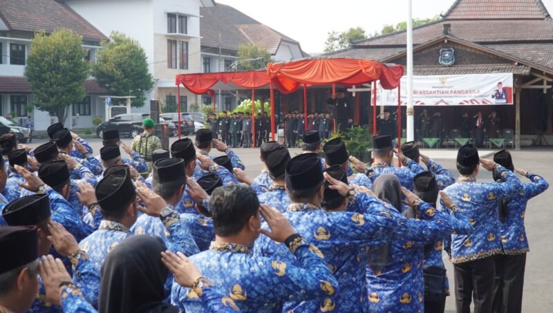 Upacara Peringatan Hari Kesaktian Pancasila Tahun 2026 tingkat Kota Tegal berlangsung di Halaman Pendopo Ki Gede Sebayu, Balai Kota Tegal, Kamis (1/10/2026).