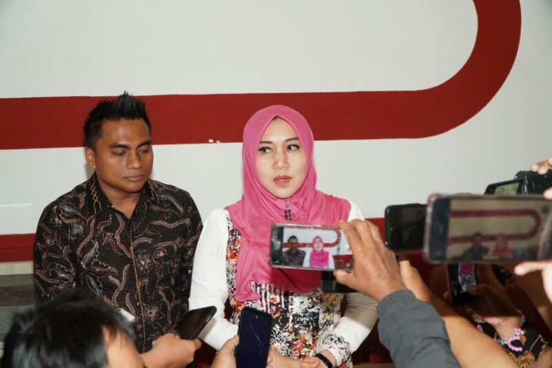 Anggota DPD RI asal Jawa Timur, Dr. Lia Istifhama atau Ning Lia, saat menyampaikan pandangan terkait perlindungan masyarakat dalam persoalan sengketa tanah dan dana talangan di Surabaya, Jumat (2/10/2026).