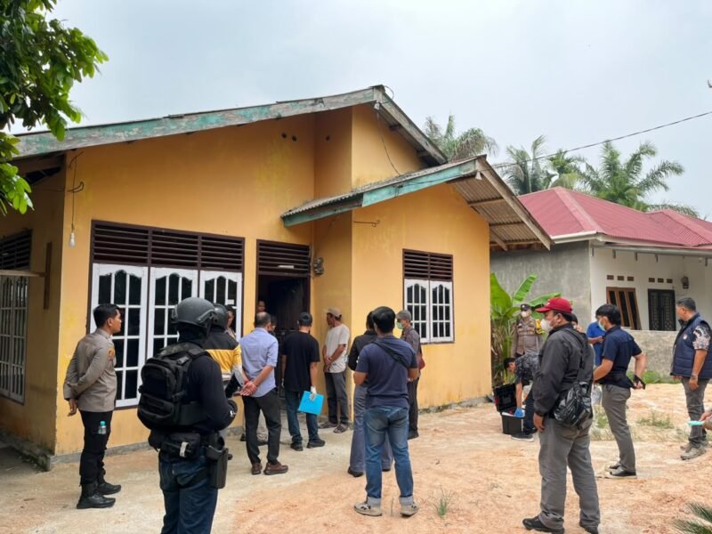 Foto: Densus 88 Antiteror Polri saat melakukan penindakan terhadap tersangka tindak pidana terorisme di sejumlah wilayah. Penyidik menemukan dugaan aktivitas pelatihan fisik hingga menembak yang berkaitan dengan militansi terorisme.