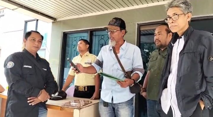 Suasana di Kantor Dinas Ketahanan Pangan Kabupaten Bogor setelah seorang wartawan yang juga Sekretaris FPII Korwil Bogor Raya mengaku mendapat tantangan adu fisik dari seseorang yang disebut mengenakan seragam Polri, Senin (5/10/2026).