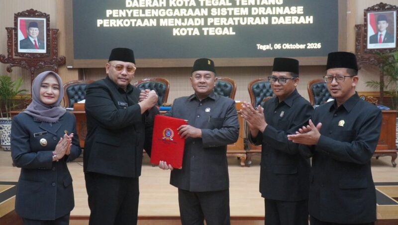 Rapat Paripurna DPRD Kota Tegal membahas perubahan Propemperda Tahun 2026 dan Raperda tentang Penyelenggaraan Sistem Drainase Perkotaan, Selasa (6/10/2026).