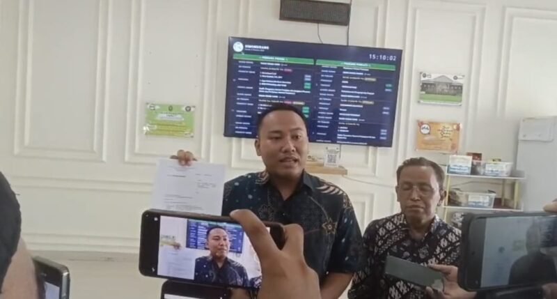 Tim kuasa hukum H. Utomo mengikuti sidang praperadilan di Pengadilan Negeri Pati, Kamis (8/10/2026).