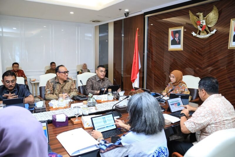 foto: Kepala BRAN Dedi Prasetyo bersama Menteri PANRB Rini Widyantini dan Wakil Menteri ATR/BPN Ossy Dermawan dalam pertemuan pembahasan penataan kelembagaan BRAN di Jakarta, Jumat (9/10/2026).