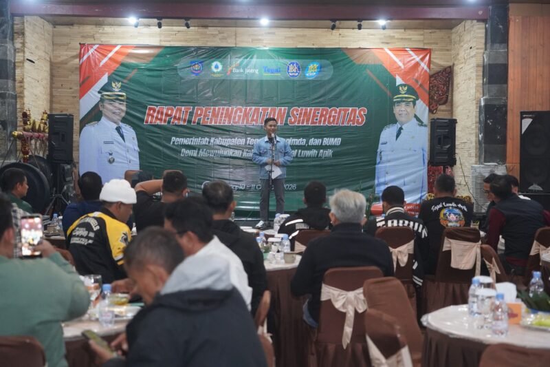 Foto: Bupati Tegal Ischak Maulana Rochman bersama jajaran Forkopimda dan mitra strategis mengikuti kegiatan bersama di kawasan Dieng, Banjarnegara, sekaligus memperkenalkan Batalion TP 435 Satria Gede Sebayu.