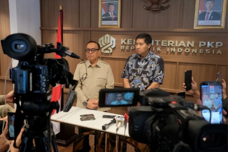 foto: Kepala BRAN Dedi Prasetyo bertemu Menteri PKP Maruarar Sirait membahas percepatan penyediaan lahan perumahan di Jakarta, Selasa (13/10/2026).