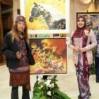 Ning Lia Nikmati Karya Seniman Lokal, Ingatkan Pentingnya Merawat Budaya
