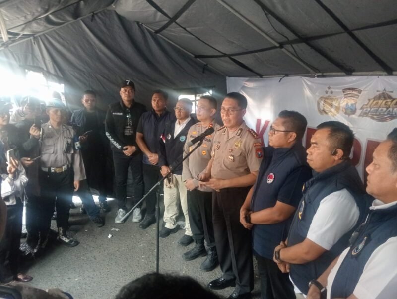 foto: Aparat gabungan melakukan penindakan dan pemeriksaan di kawasan Jalan Kunti, Surabaya, sebagai bagian dari upaya mengungkap dugaan peredaran narkotika. Pos pemantauan permanen direncanakan untuk memperkuat pengawasan wilayah.