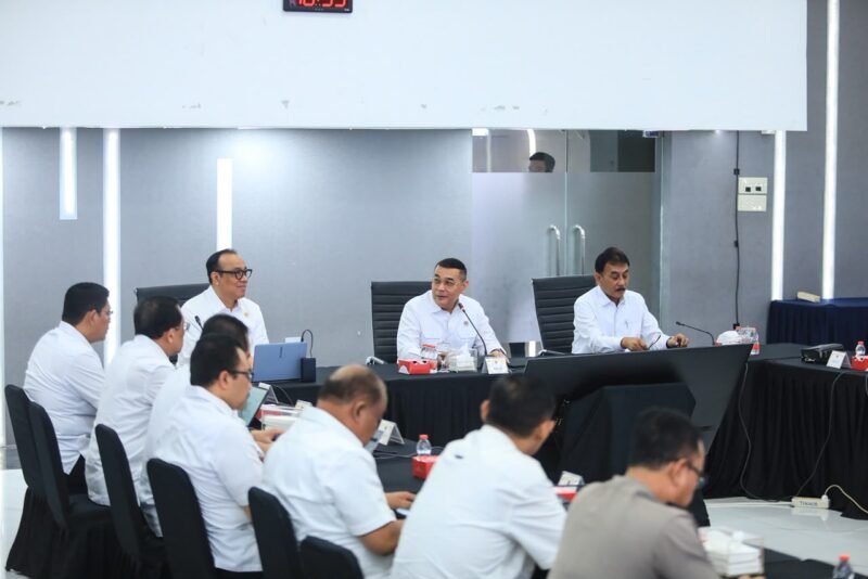 foto: Kepala BRAN Jenderal Polisi Prof. Dr. Dedi Prasetyo bersama Wakil Menteri ATR/BPN H. Ossy Dermawan dan jajaran pejabat terkait dalam rapat koordinasi pembentukan BRAN di Jakarta, Rabu (14/10/2026).