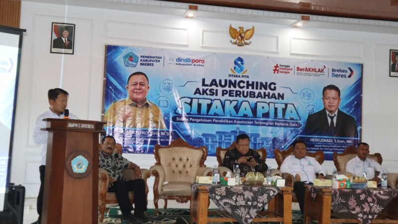 Foto: Kepala DINDIKPORA Kabupaten Brebes, Sutaryono, SH., secara resmi membuka implementasi SITAKA-PITA untuk memperkuat pengelolaan pendidikan kesetaraan berbasis data di Kabupaten Brebes, Kamis (15/10/2026).