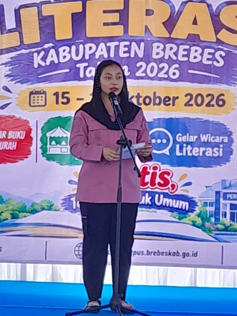 Bupati Brebes Hj. Paramitha Widya Kusuma, SE., M.M., membuka Festival Literasi Kabupaten Brebes Tahun 2026, Kamis (15/10/2026), sekaligus mengajak masyarakat menumbuhkan budaya membaca sejak dini demi mewujudkan generasi yang cerdas, kreatif, dan berpengetahuan.