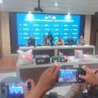 Petugas Polres Pelabuhan Tanjung Perak mengamankan 19 orang serta puluhan barang bukti dalam operasi pemberantasan narkoba di kawasan Sidotopo, Surabaya.