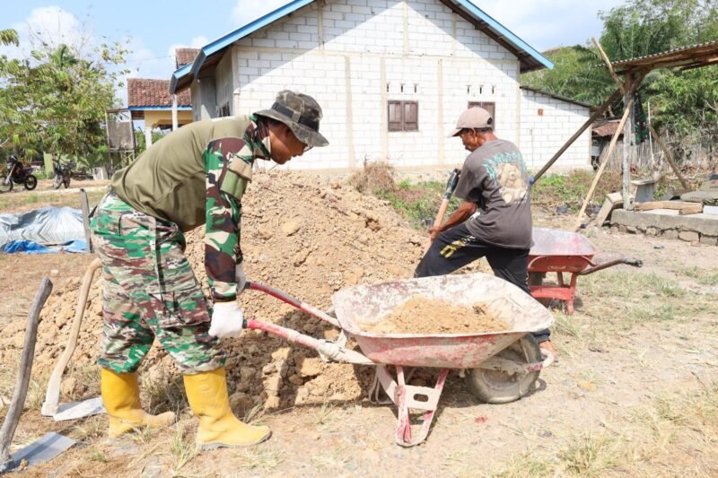 Fondasi Rampung, Satgas TMMD ke-130 Lanjutkan Pengurukan untuk Perkuat Konstruksi