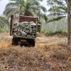 Material Terus Berdatangan, Satgas TMMD ke-130 Kejar Target Pembangunan Tepat Waktu
