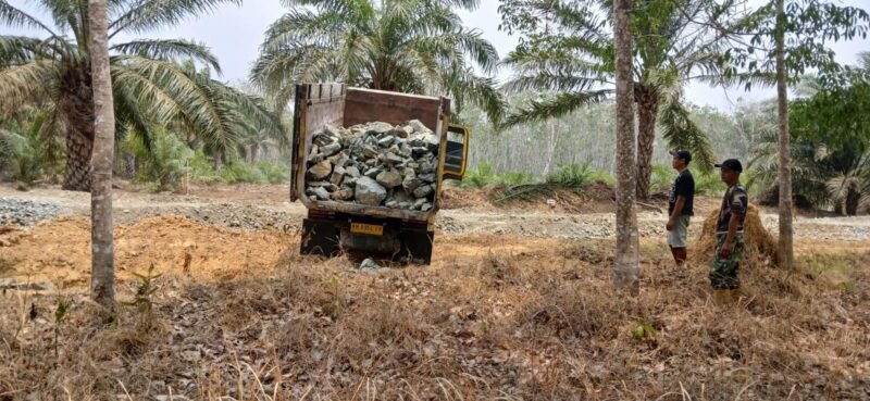 Material Terus Berdatangan, Satgas TMMD ke-130 Kejar Target Pembangunan Tepat Waktu