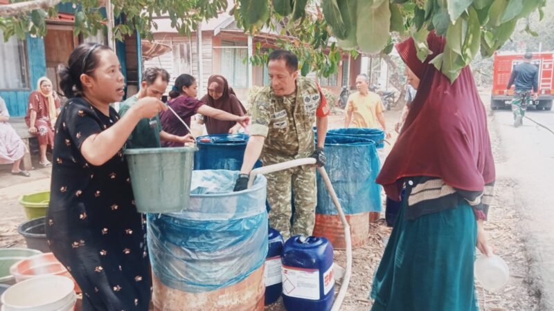 Sinergi Kodim 1008/Tabalong, BPBD dan Pertamina EP Tanjung Salurkan Enam Tangki Air Bersih untuk Warga Walangkir