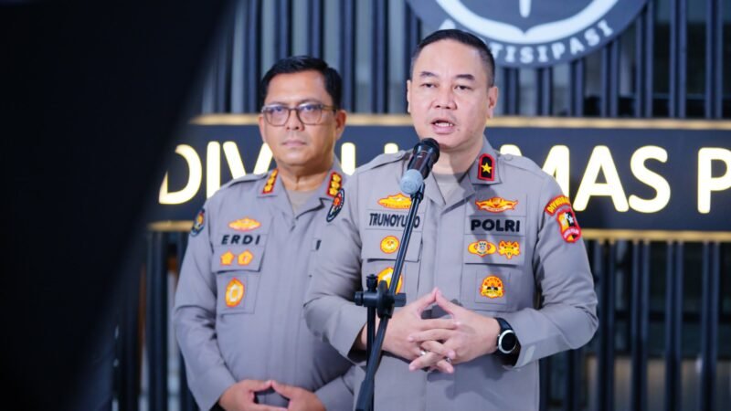 foto: Karo Penmas Divisi Humas Polri Brigjen Pol. Trunoyudo Wisnu Andiko mengimbau masyarakat agar mewaspadai bahaya judi online dan penipuan digital serta meningkatkan peran keluarga dalam mencegah dampaknya.