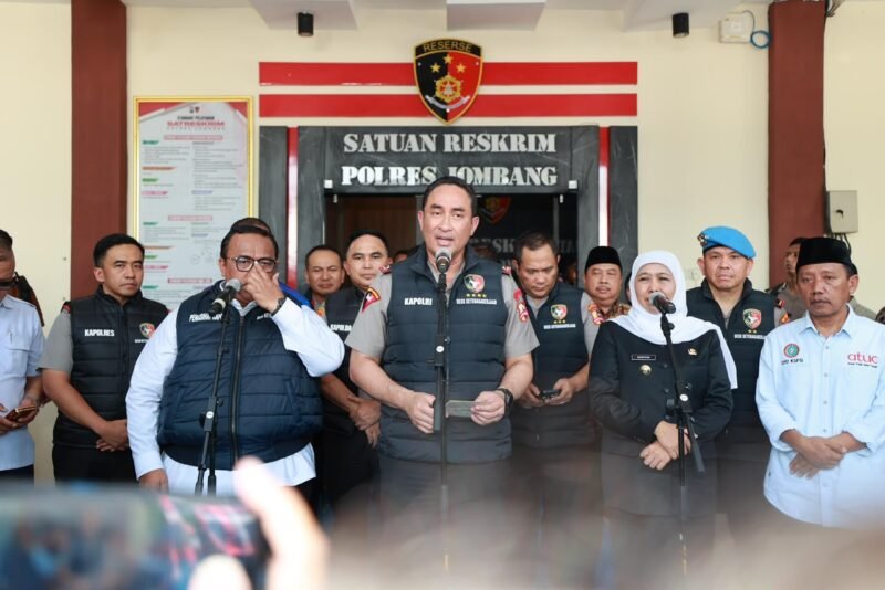Foto: Kapolri Jenderal Polisi Suyudi Ario Seto menegaskan pentingnya pengabdian Polri yang berorientasi pada kepentingan masyarakat saat kegiatan peresmian Desk Ketenagakerjaan Polri tingkat Polres di Jombang, Jawa Timur.