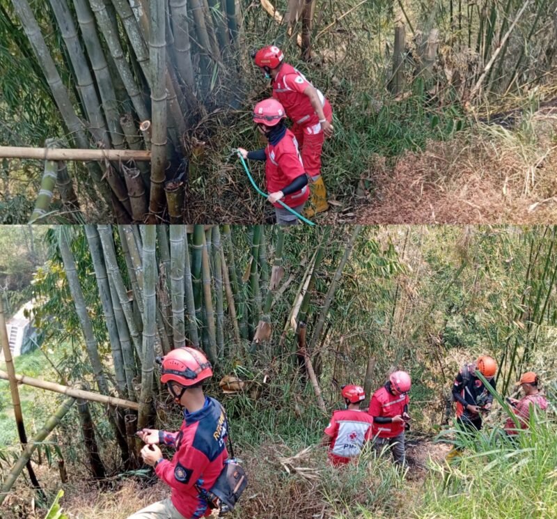 Foto ist : Petugas BPBD, Relawan PMI,PPA-BIRR, Relawan Damkar,Polsek Bumiaji, berhasil padamkan kebakaran di atas sungai Dam dusun Wonorejo Desa Tulungrejo Batu.