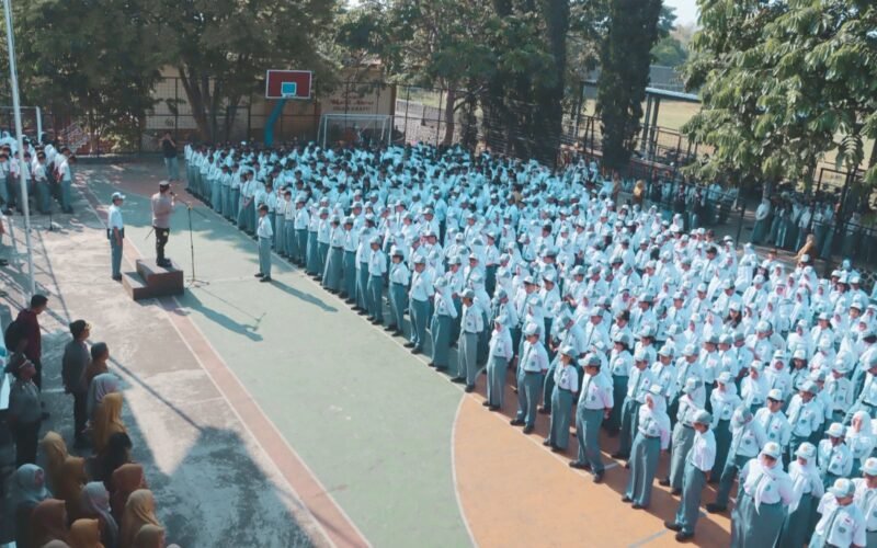 Foto ist : Kapolres Batu AKBP Panji Gedhe Prabawa, gembleng wawasan Kebangsaan Siswa SMA 2 Batu.