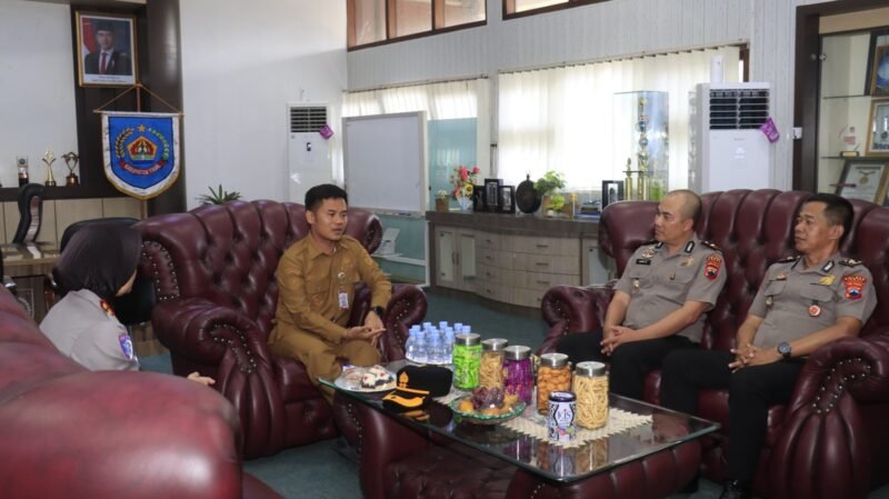 Kapolres Tegal Bersilaturahmi dengan Bupati Tegal, Perkuat Sinergi Pemerintah Daerah dan Polri
