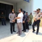 Kapolres Tegal Dampingi Pangdam IV/Diponegoro Tinjau KDKMP Dukuhturi dan Serahkan Bantuan Sembako kepada Warga