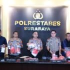 Kapolda Jatim Irjen Pol Dekananto Eko Purwono menyampaikan keterangan terkait pengamanan 11 orang yang diduga hendak memicu kericuhan di tengah aksi mahasiswa di Surabaya.
