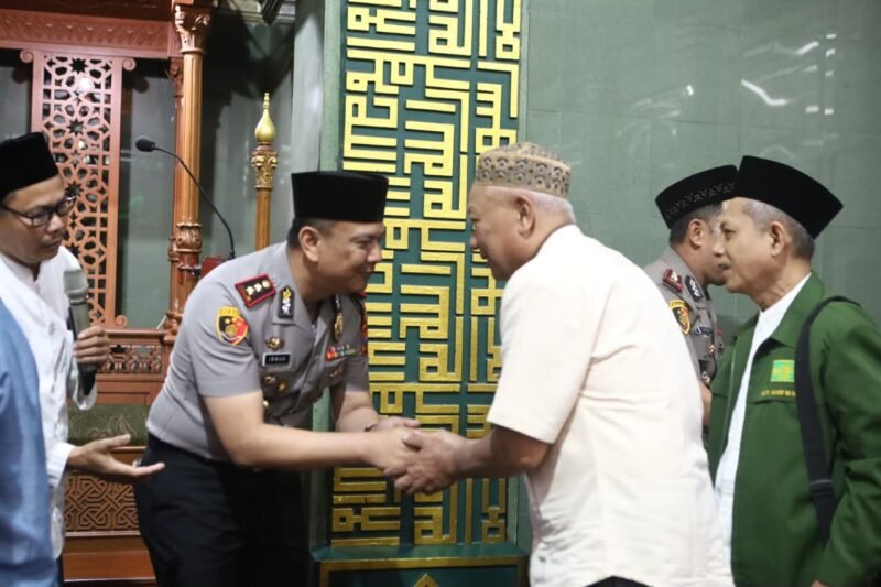 Subuh Keliling: Kapolres Tanjung Perak Ajak Warga Jaga Keamanan Lingkungan