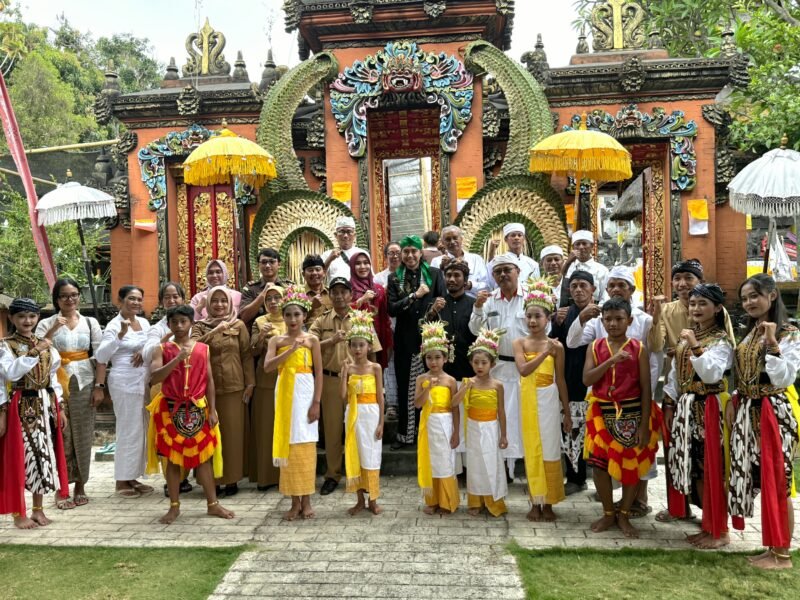 Anggota DPD RI asal Jawa Timur, Lia Istifhama, menghadiri peresmian Purana Tembaga di Pura Kerta Bhuwana Giri Wilis, Desa Bajulan, Kecamatan Loceret, Kabupaten Nganjuk, Senin (26/10/2026).